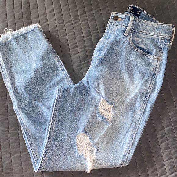 🦋HOLLISTER MOM JEANS🦋 - Picture 2 of 5